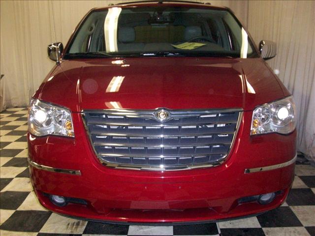 Chrysler Town and Country 2010 photo 3