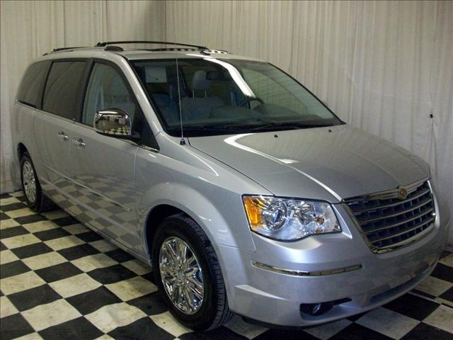 Chrysler Town and Country 2010 photo 1