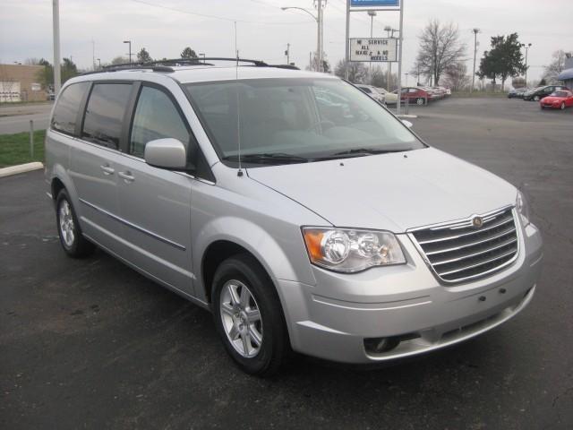 Chrysler Town and Country 3.5 MiniVan
