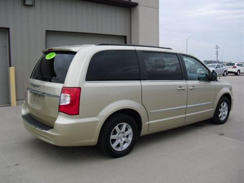 Chrysler Town and Country 2011 photo 1