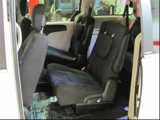 Chrysler Town and Country 2011 photo 2