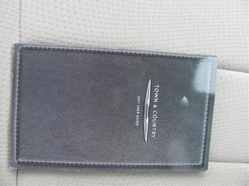 Chrysler Town and Country 2011 photo 3