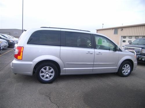 Chrysler Town and Country 2011 photo 1