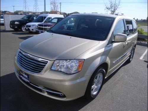 Chrysler Town and Country 2011 photo 1