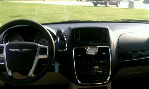 Chrysler Town and Country 2011 photo 1