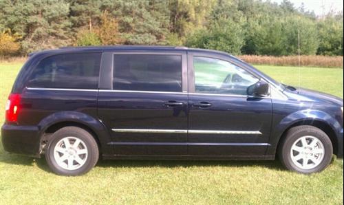 Chrysler Town and Country 2011 photo 4
