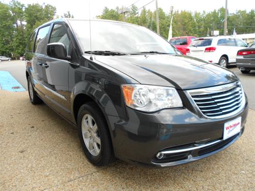 Chrysler Town and Country 2011 photo 1