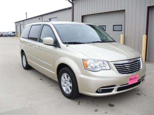 Chrysler Town and Country 2011 photo 1