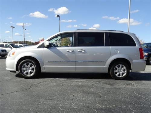 Chrysler Town and Country 2011 photo 1