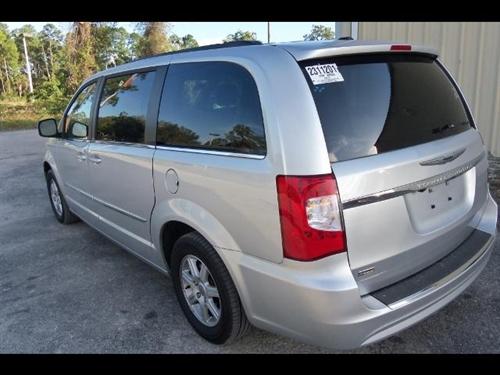 Chrysler Town and Country 2011 photo 1