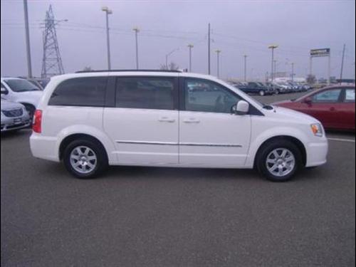 Chrysler Town and Country 2011 photo 1