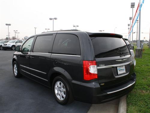 Chrysler Town and Country 2011 photo 1