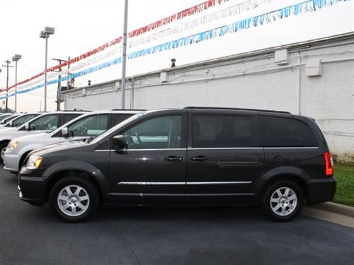 Chrysler Town and Country 2011 photo 4