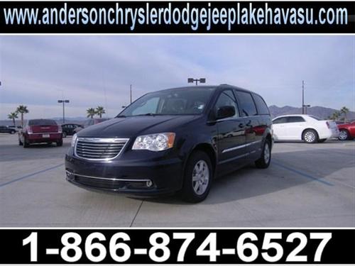 Chrysler Town and Country 2011 photo 2