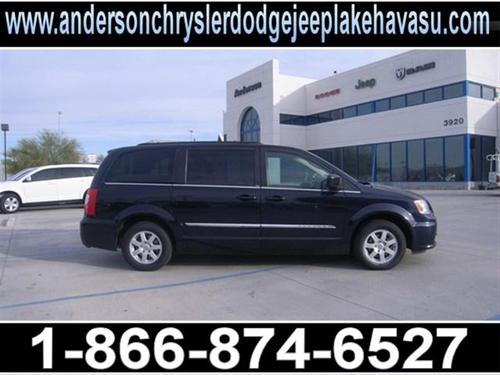 Chrysler Town and Country 2011 photo 3