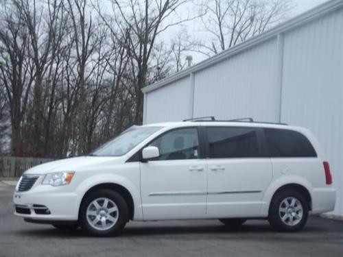 Chrysler Town and Country 2011 photo 4