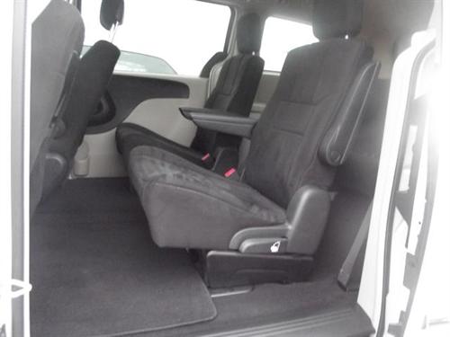 Chrysler Town and Country 2011 photo 5