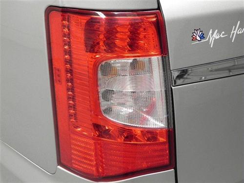 Chrysler Town and Country 2011 photo 3