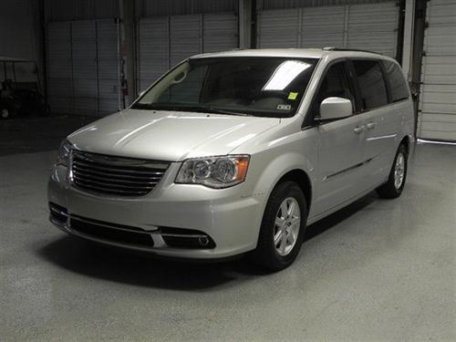 Chrysler Town and Country 2011 photo 4