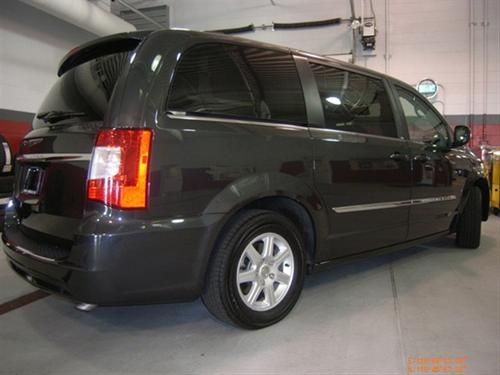Chrysler Town and Country 2011 photo 1