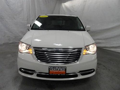 Chrysler Town and Country 2011 photo 1