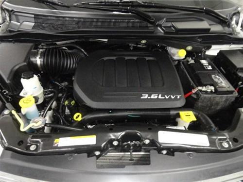 Chrysler Town and Country 2011 photo 3