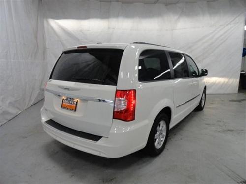 Chrysler Town and Country 2011 photo 5