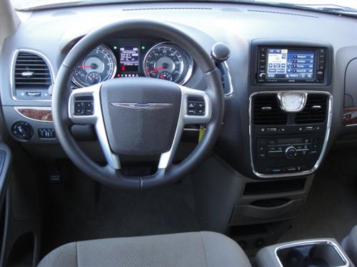 Chrysler Town and Country 2011 photo 1