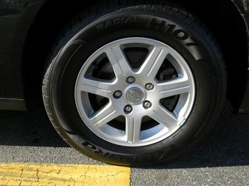 Chrysler Town and Country 2011 photo 3