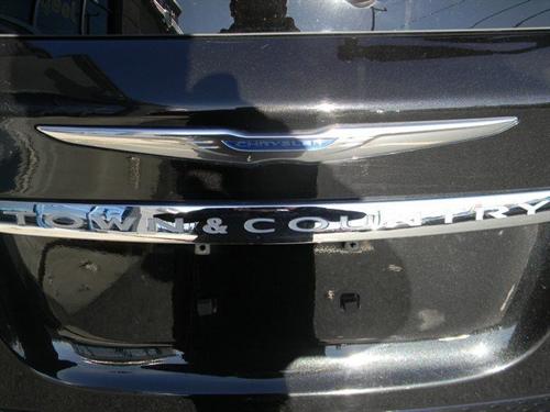 Chrysler Town and Country 2011 photo 5