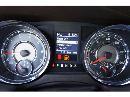 Chrysler Town and Country 2011 photo 2