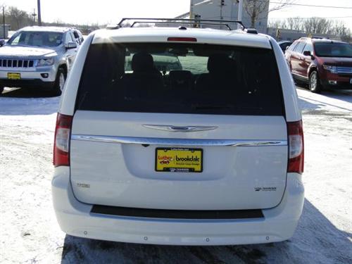 Chrysler Town and Country 2011 photo 1