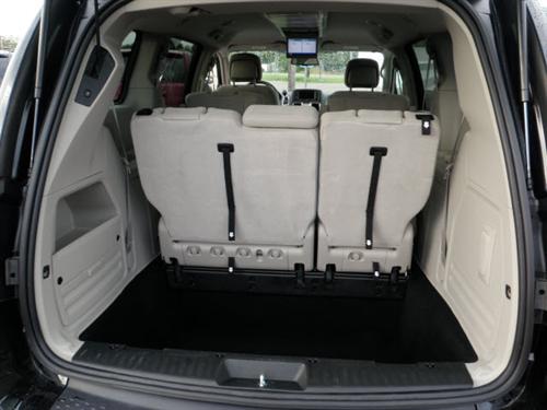 Chrysler Town and Country 2011 photo 4