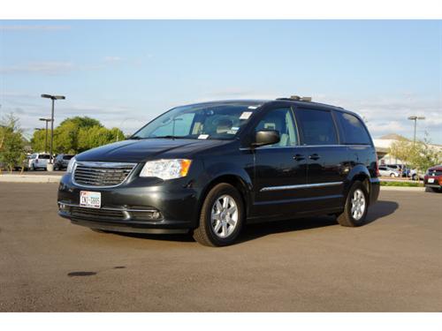 Chrysler Town and Country 2011 photo 2