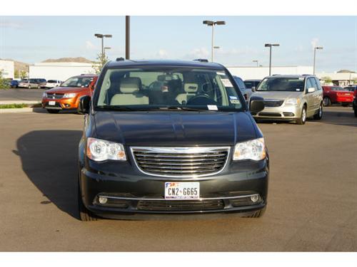Chrysler Town and Country 2011 photo 4