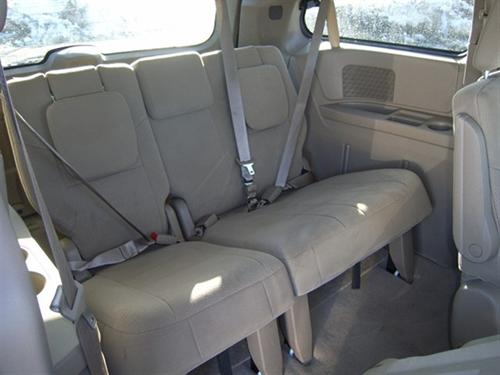 Chrysler Town and Country 2011 photo 2