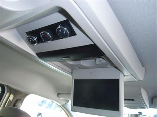 Chrysler Town and Country 2011 photo 3