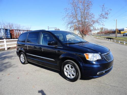 Chrysler Town and Country 2011 photo 4