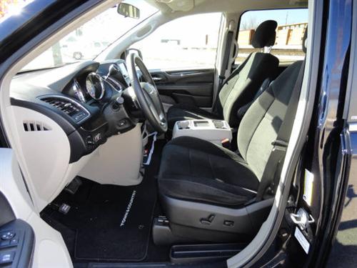 Chrysler Town and Country 2011 photo 5