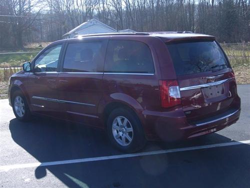 Chrysler Town and Country 2011 photo 4