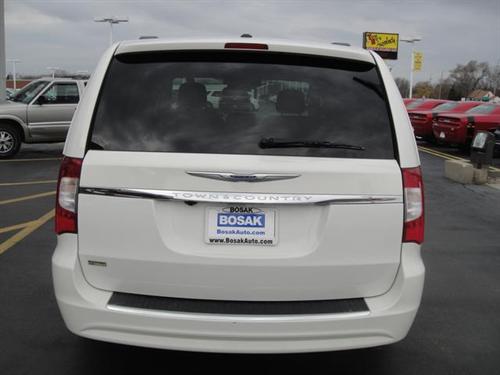 Chrysler Town and Country 2011 photo 1