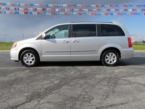 Chrysler Town and Country 2011 photo 1