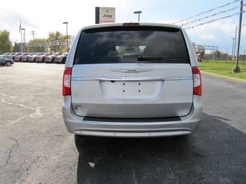 Chrysler Town and Country 2011 photo 5
