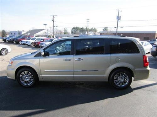 Chrysler Town and Country 2011 photo 5