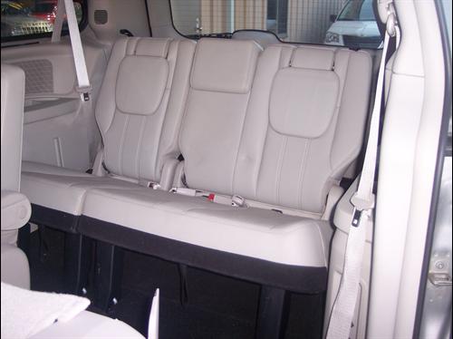 Chrysler Town and Country 2011 photo 4