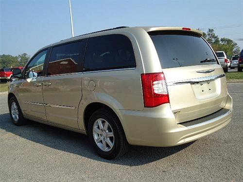 Chrysler Town and Country 2011 photo 1
