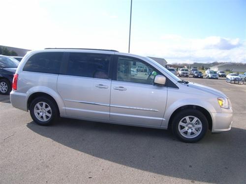 Chrysler Town and Country 2011 photo 3