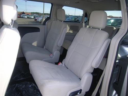 Chrysler Town and Country 2011 photo 4