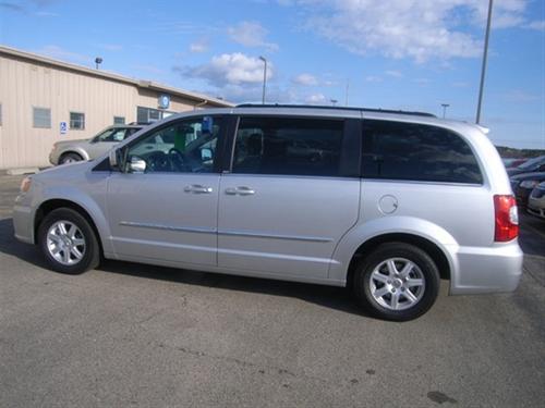 Chrysler Town and Country 2011 photo 5
