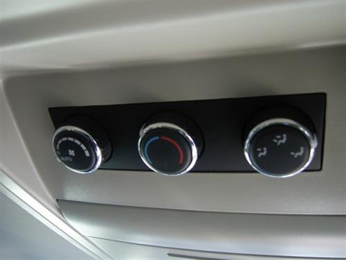 Chrysler Town and Country 2011 photo 2